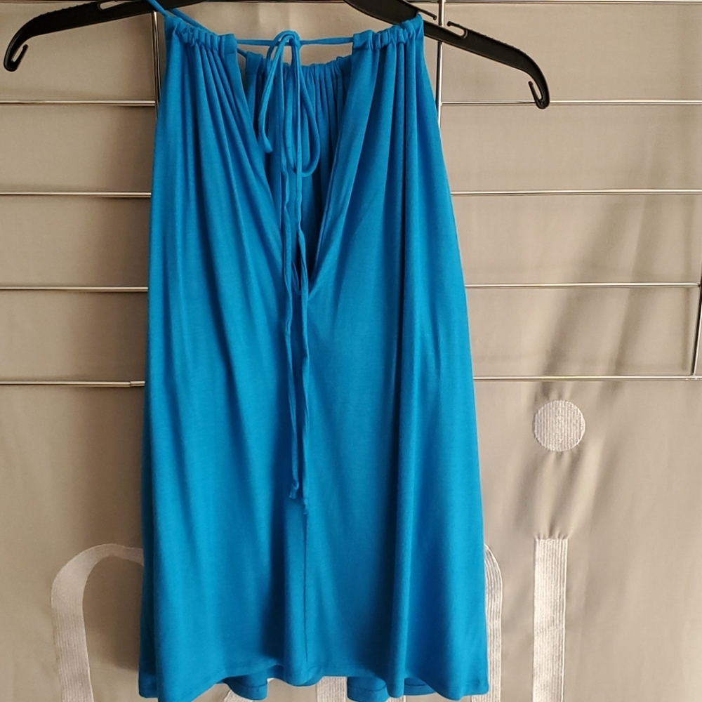 Halter top - Picture 2 of 3